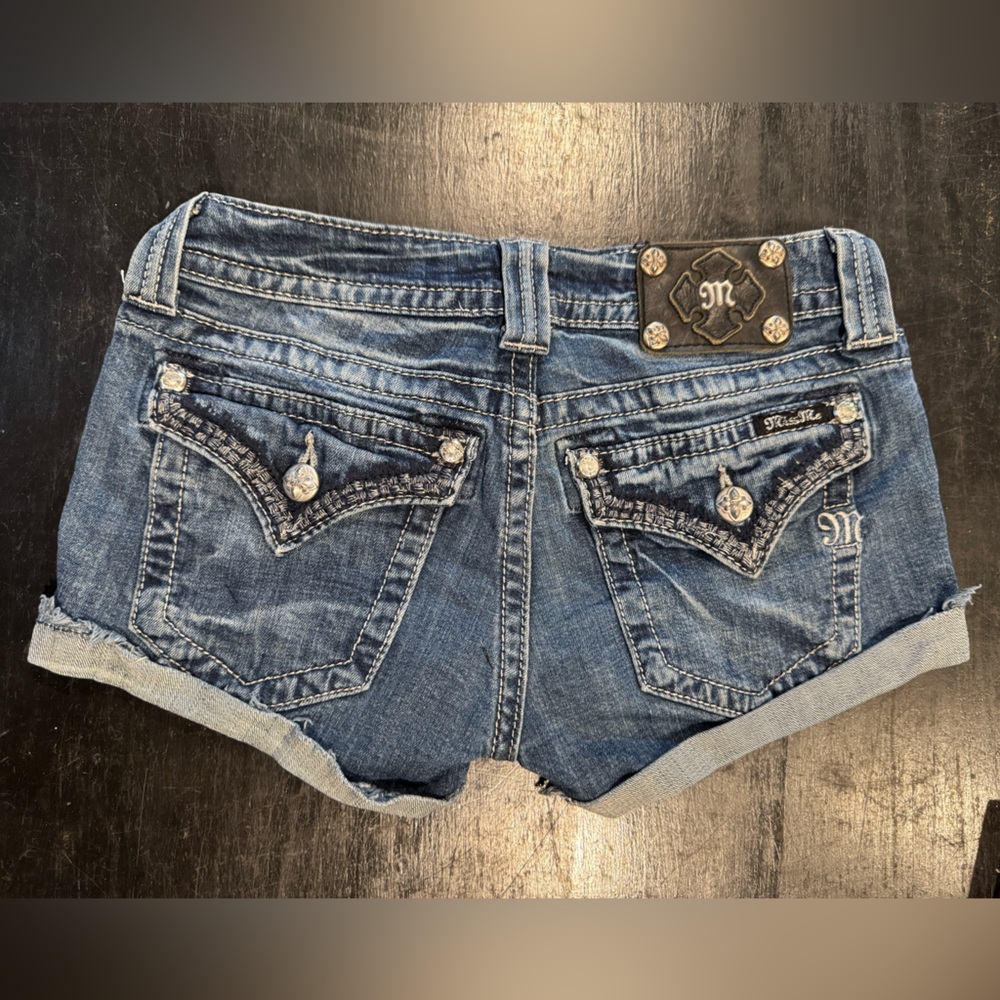 Miss Me Dark Wash Denim Jean Shorts With Flap Pockets - Size 27 - Picture 2 of 5